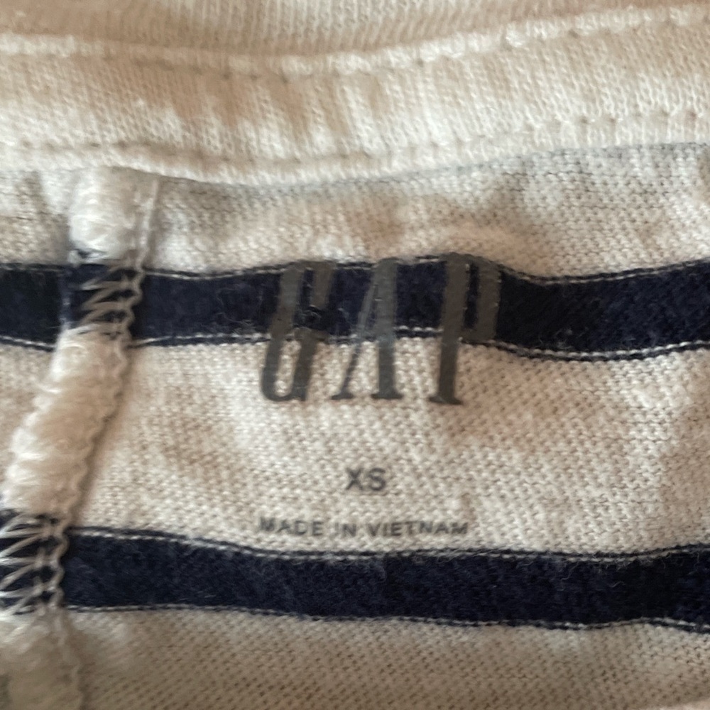 GAP Striped Navy and White T-Shirt - Picture 2 of 4